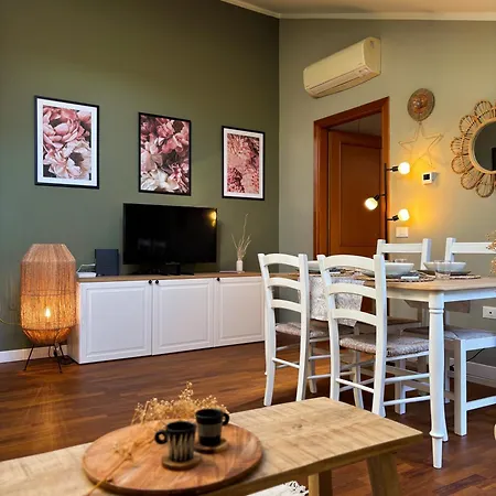 Maison Mezzanotte Mansarda Chic In Centro Con Parcheggio Privato דירה ראבנה