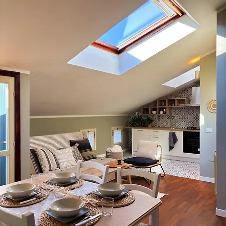 Maison Mezzanotte Mansarda Chic In Centro Con Parcheggio Privato דירה