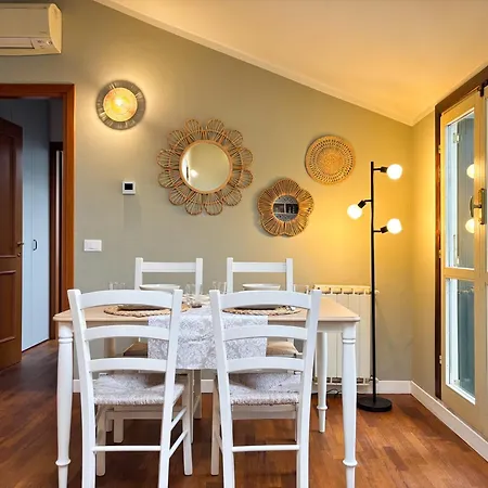 דירה Maison Mezzanotte Mansarda Chic In Centro Con Parcheggio Privato ראבנה