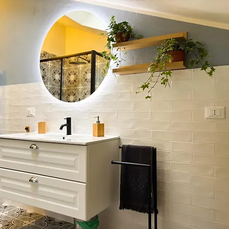 Maison Mezzanotte Mansarda Chic In Centro Con Parcheggio Privato * ראבנה