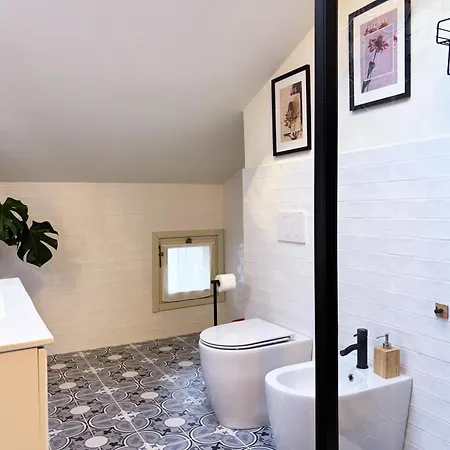 Apartment Maison Mezzanotte Mansarda Chic In Centro Con Parcheggio Privato