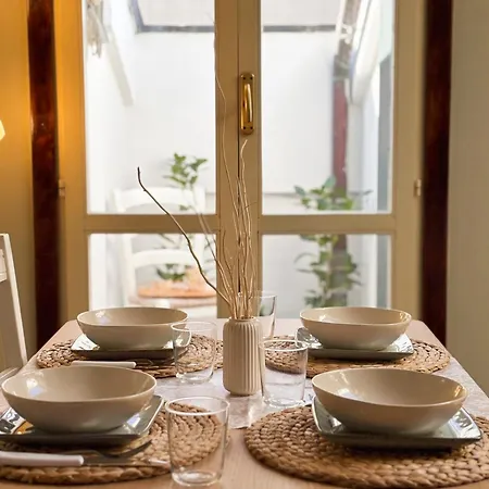 Apartment Maison Mezzanotte Mansarda Chic In Centro Con Parcheggio Privato